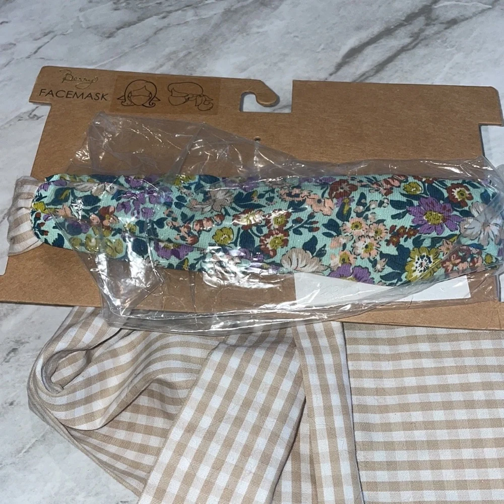 NWT Berry Floral Facemask